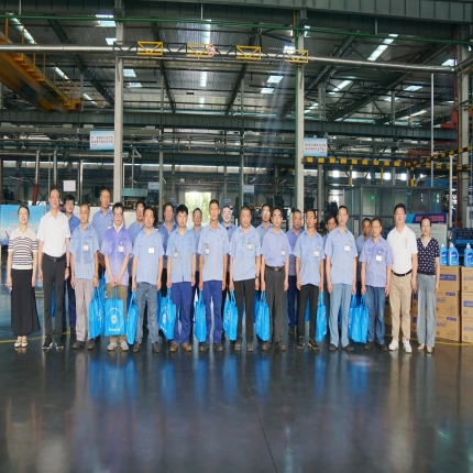 高溫“送清涼”— 泰興市總工會(huì)慰問泰隆一線職工